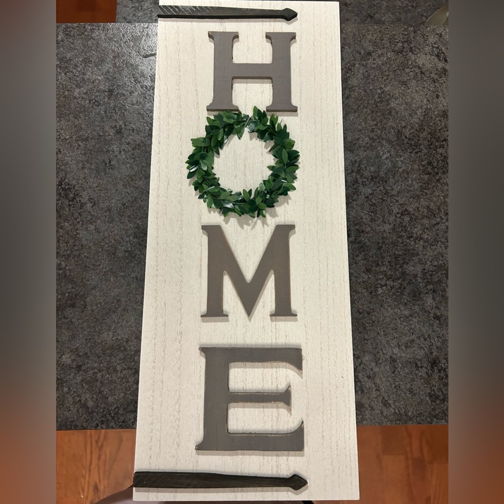 HOME Wall Decor with Green Wreath